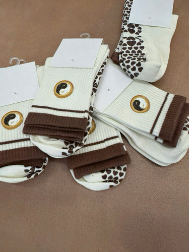 PersonalHour Heart Grip Pilates Socks for yoga and Pilates with non-slip grip soles, pink and gray design, and ankle coverage.